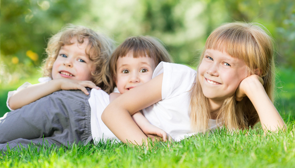 ni&ntilde;os sonrientes